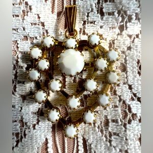 HEART WHITE STONE PENDANT